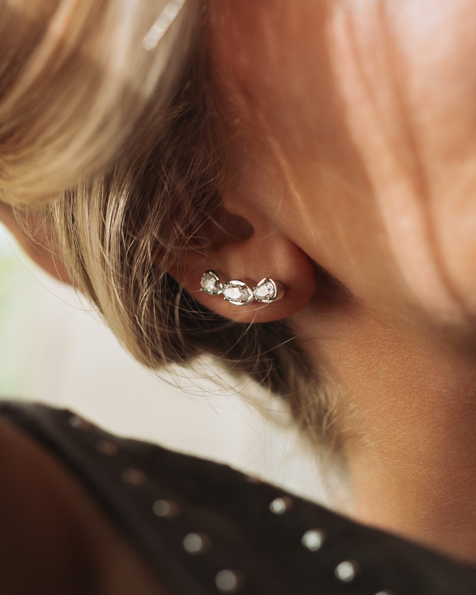 Boucles d'oreilles Jeanne portées, collection Héritage GASSION